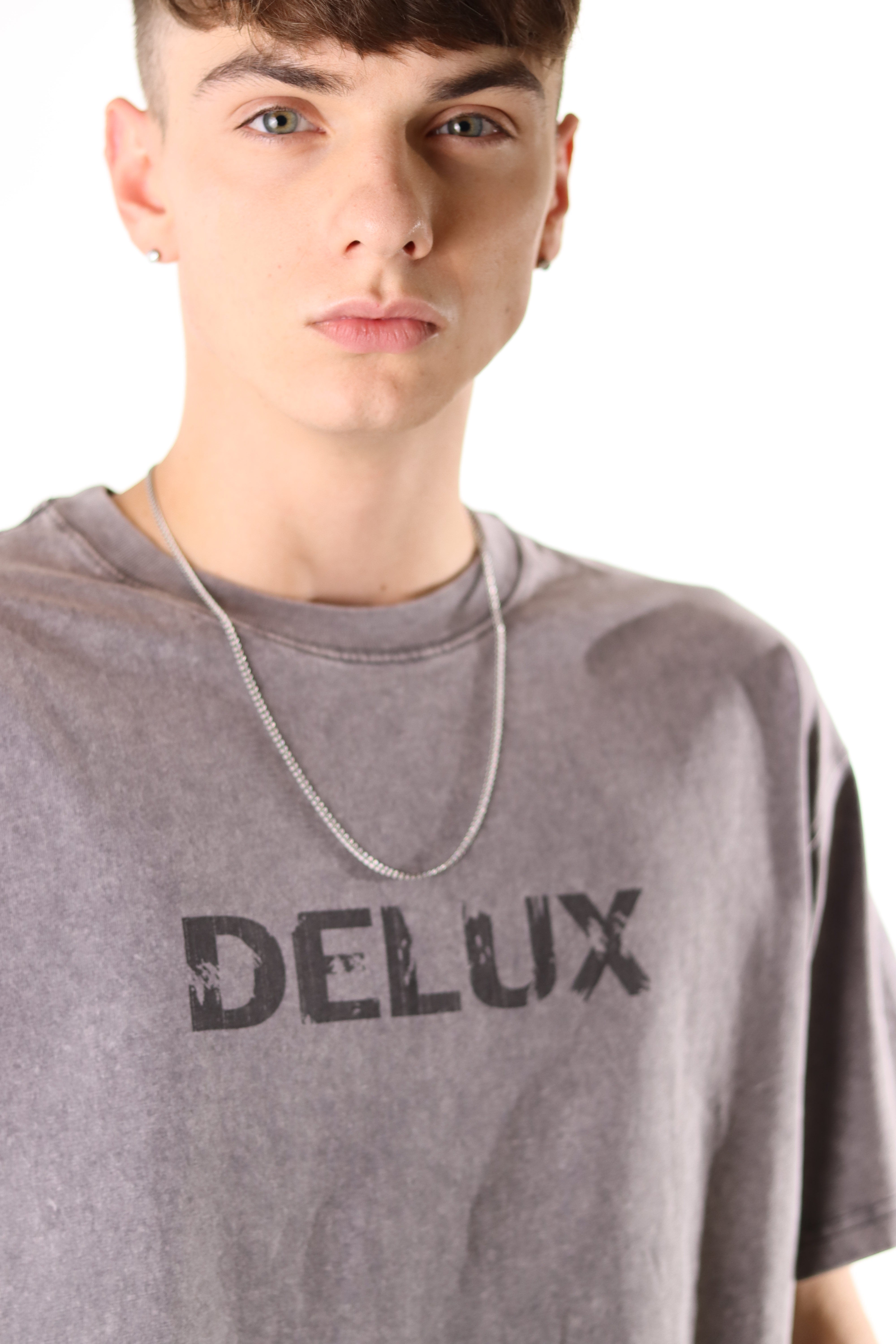 Delux Store - Abbigliamento Streetwear & Sneakers