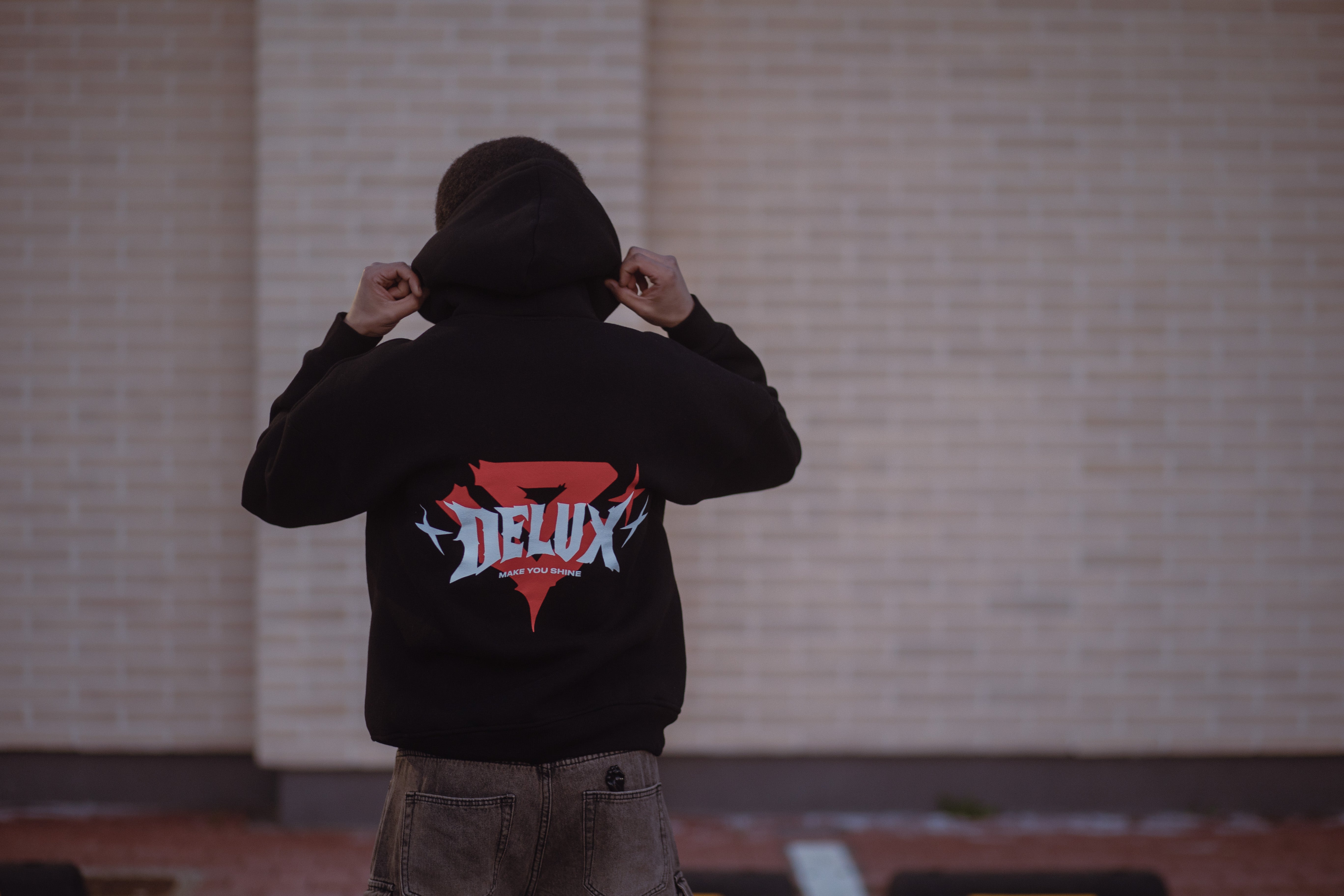 Delux Store - Abbigliamento Streetwear & Sneakers