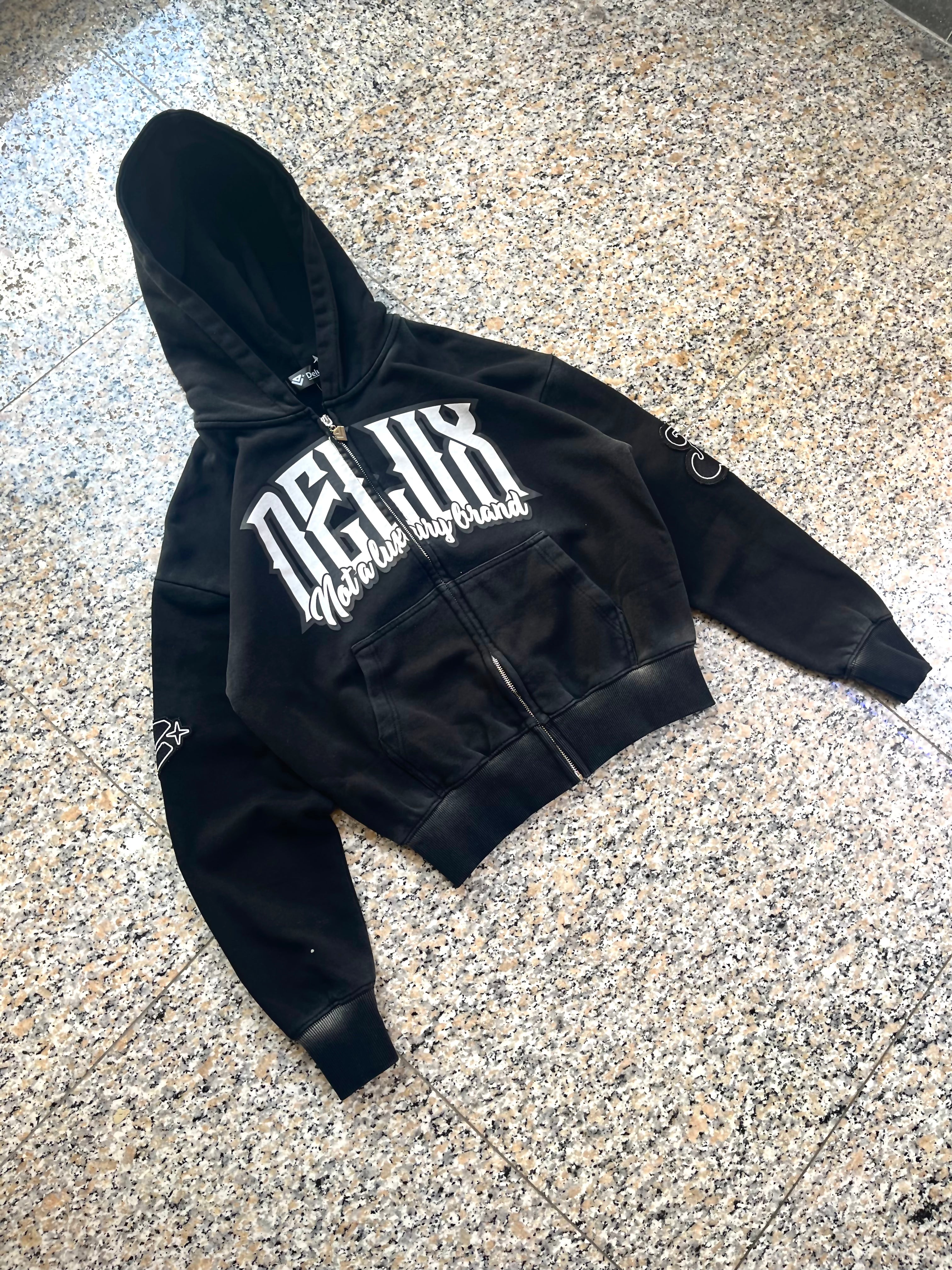 Delux Store - Abbigliamento Streetwear & Sneakers