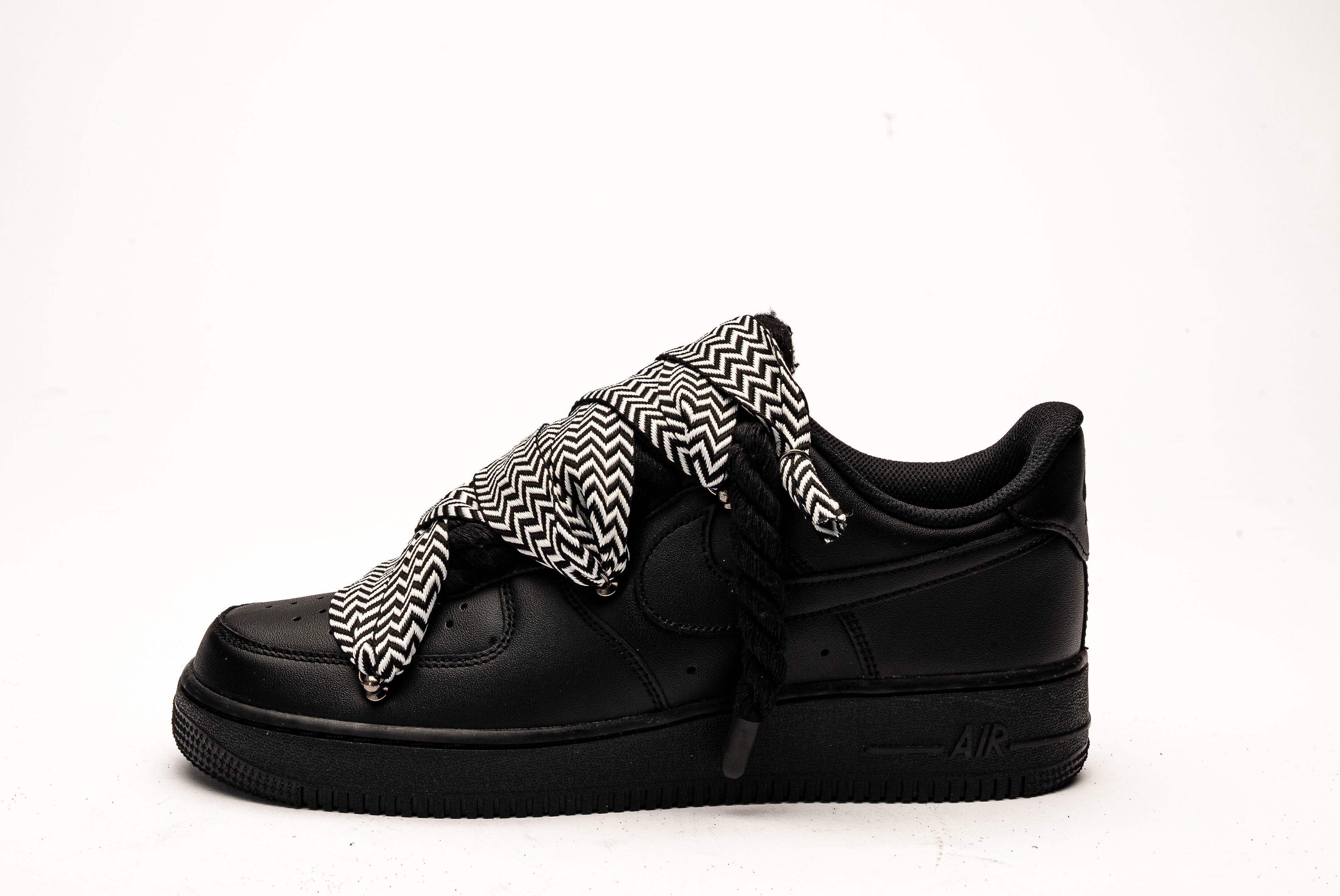 Delux Store - Abbigliamento Streetwear & Sneakers