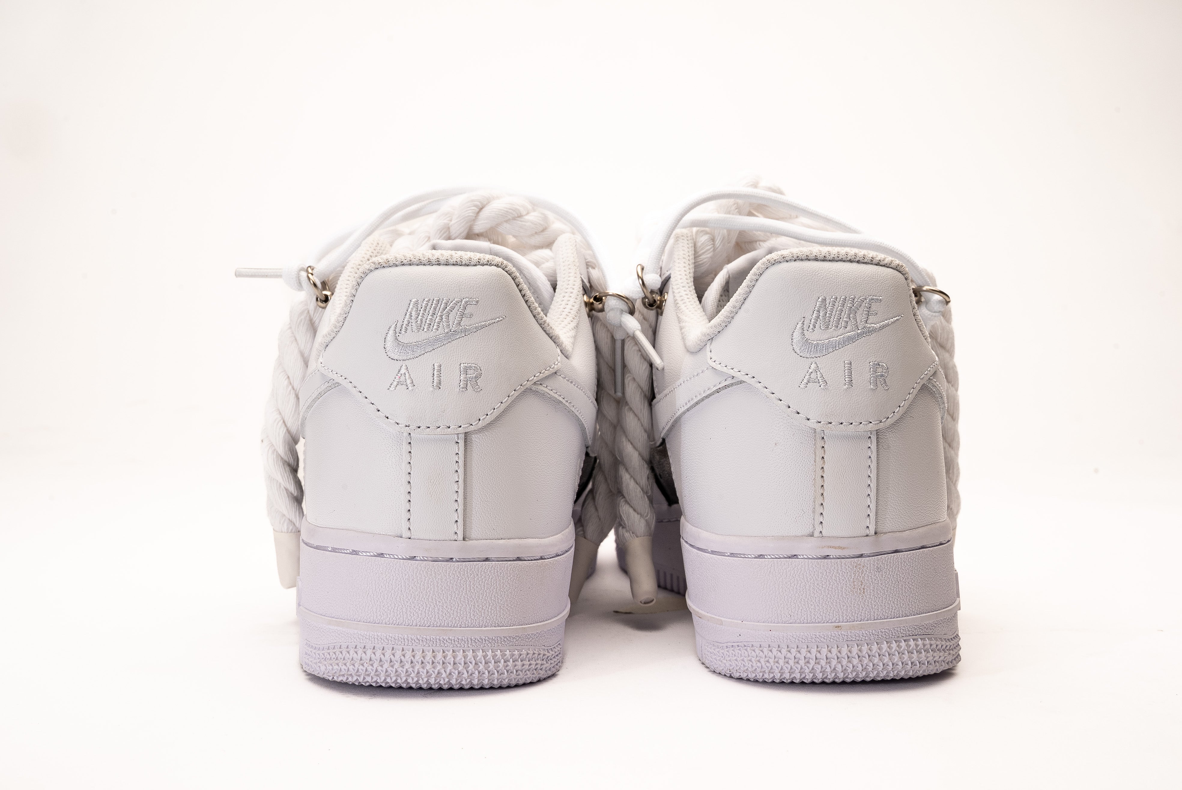 Delux Store - Abbigliamento Streetwear & Sneakers