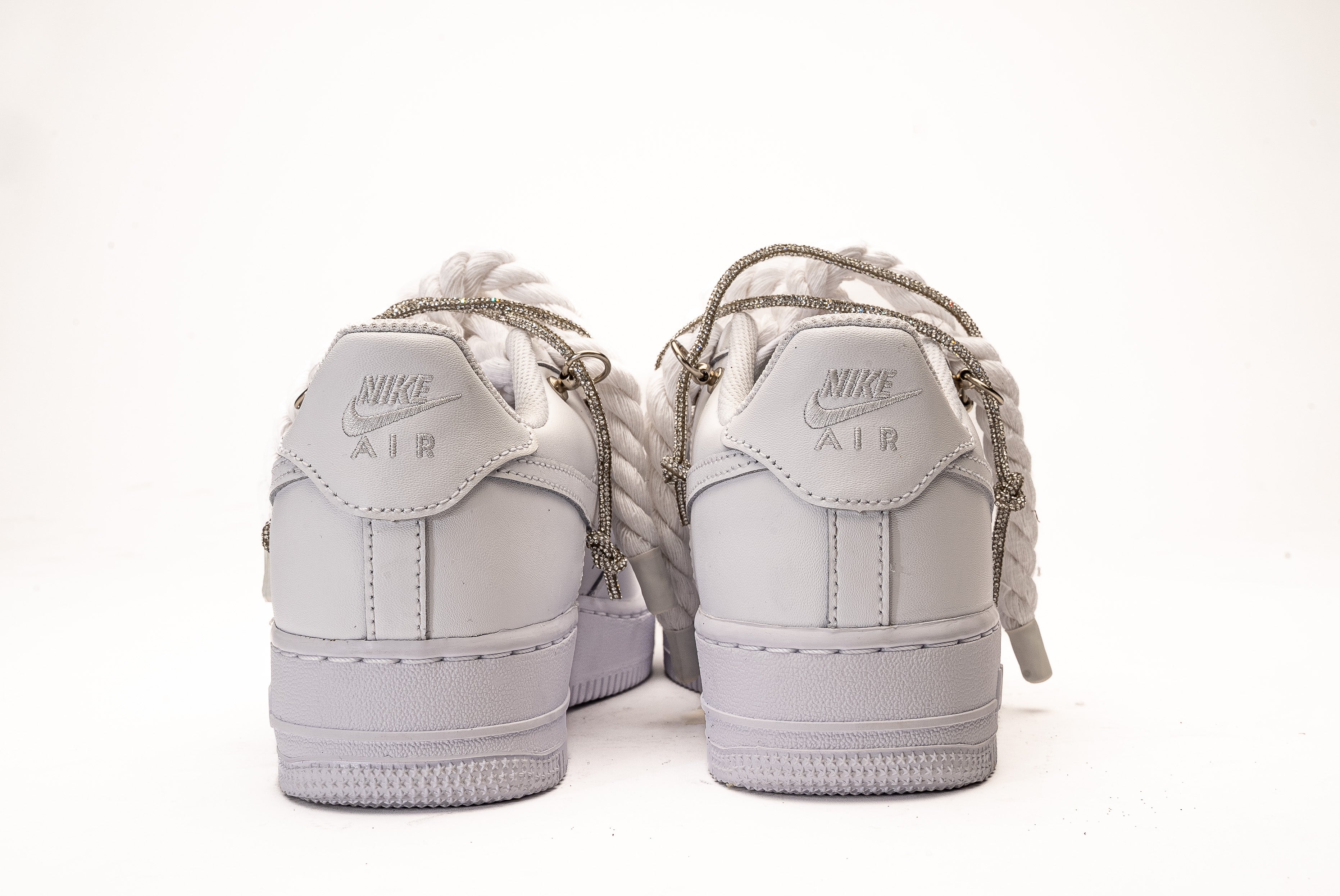 Delux Store - Abbigliamento Streetwear & Sneakers