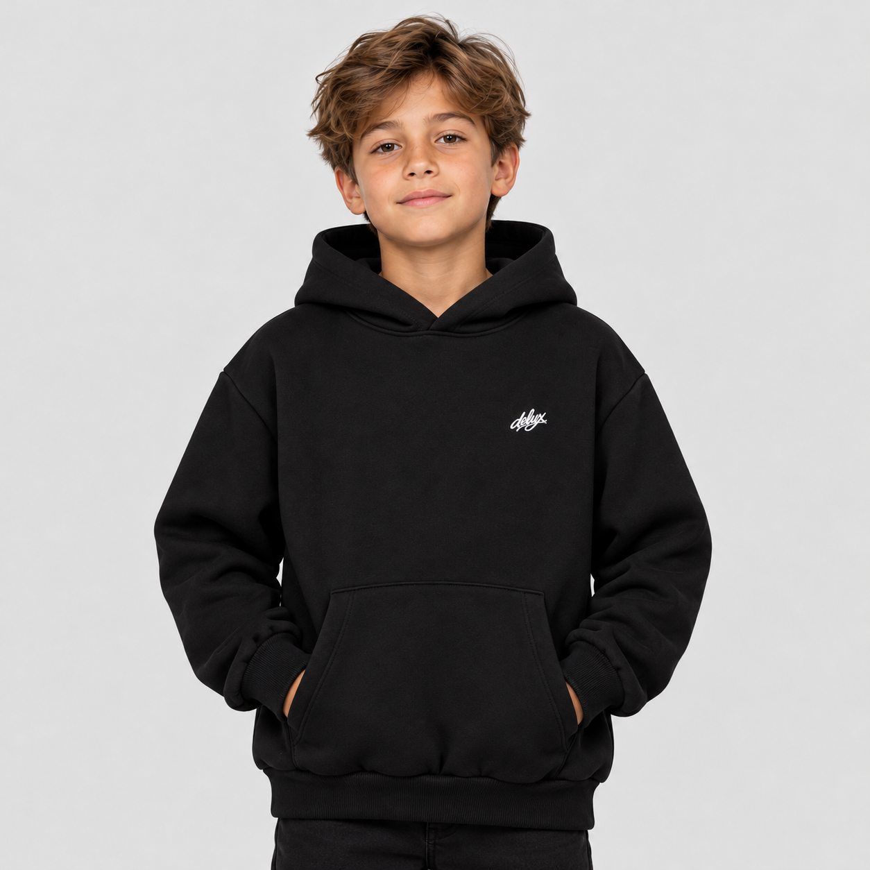 Hoodie Logo 26 Black – indosso ragazzino