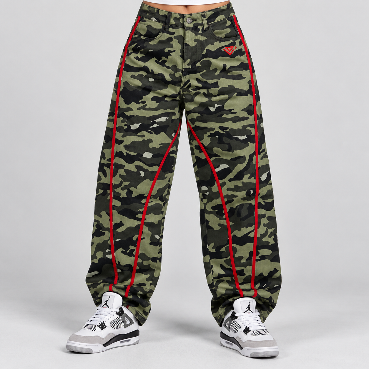 WOMAN PANTS CAMO STRIPES - ARMY GREEN — indossato